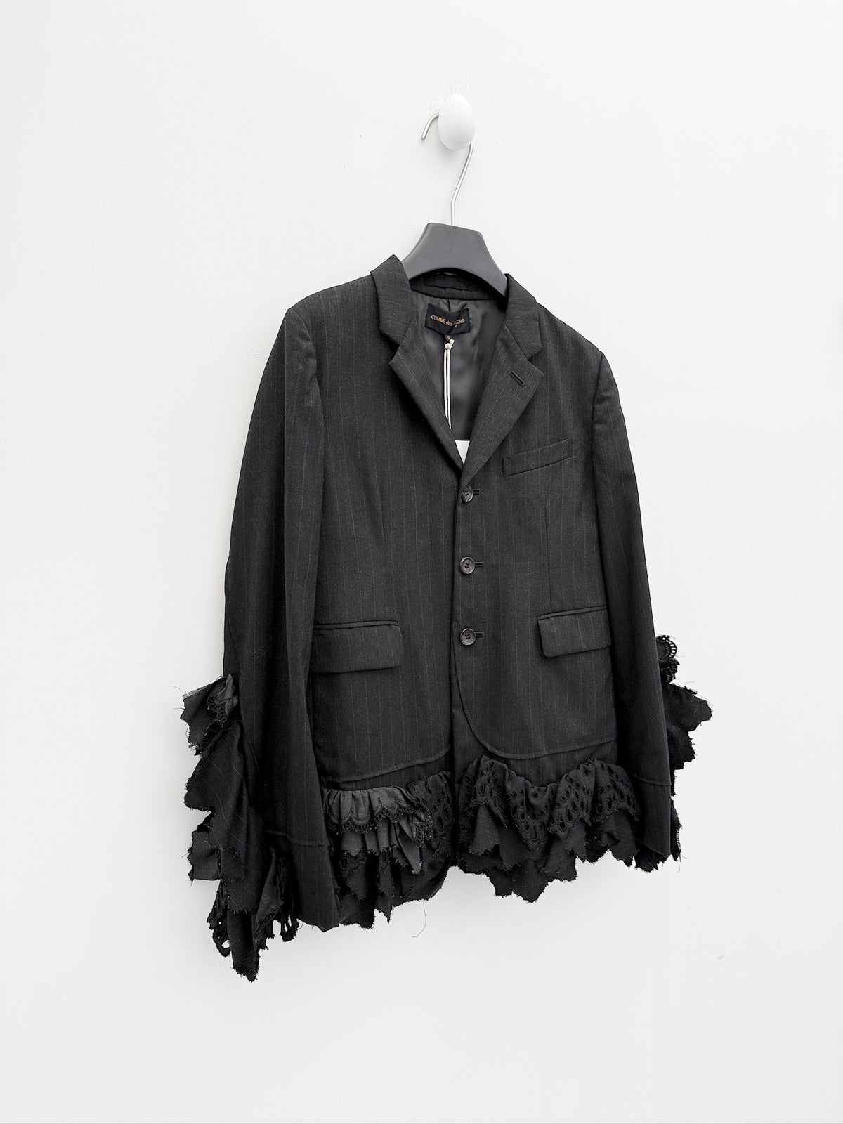 Comme des Garçons 2000FW “Hard and Forceful” Runway Ruffle Suit