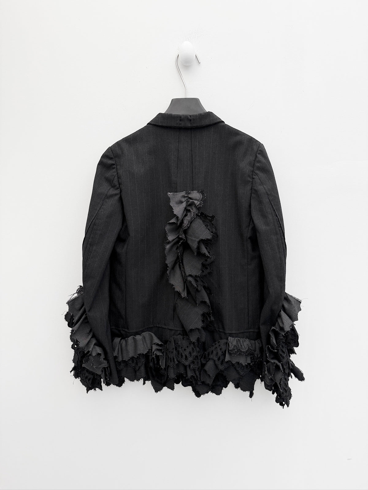 Comme des Garçons 2000FW “Hard and Forceful” Runway Ruffle Suit