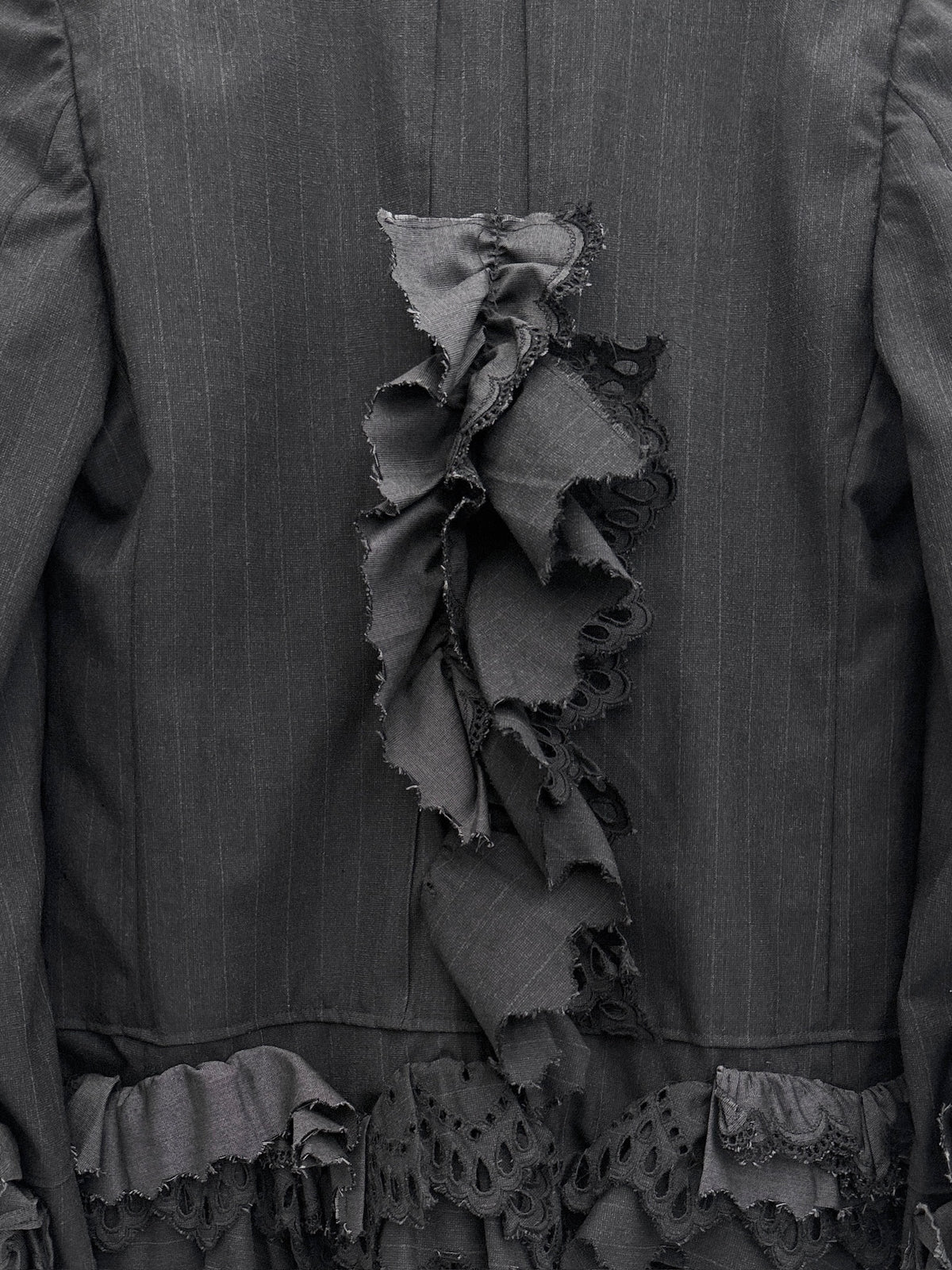 Comme des Garçons 2000FW “Hard and Forceful” Runway Ruffle Suit