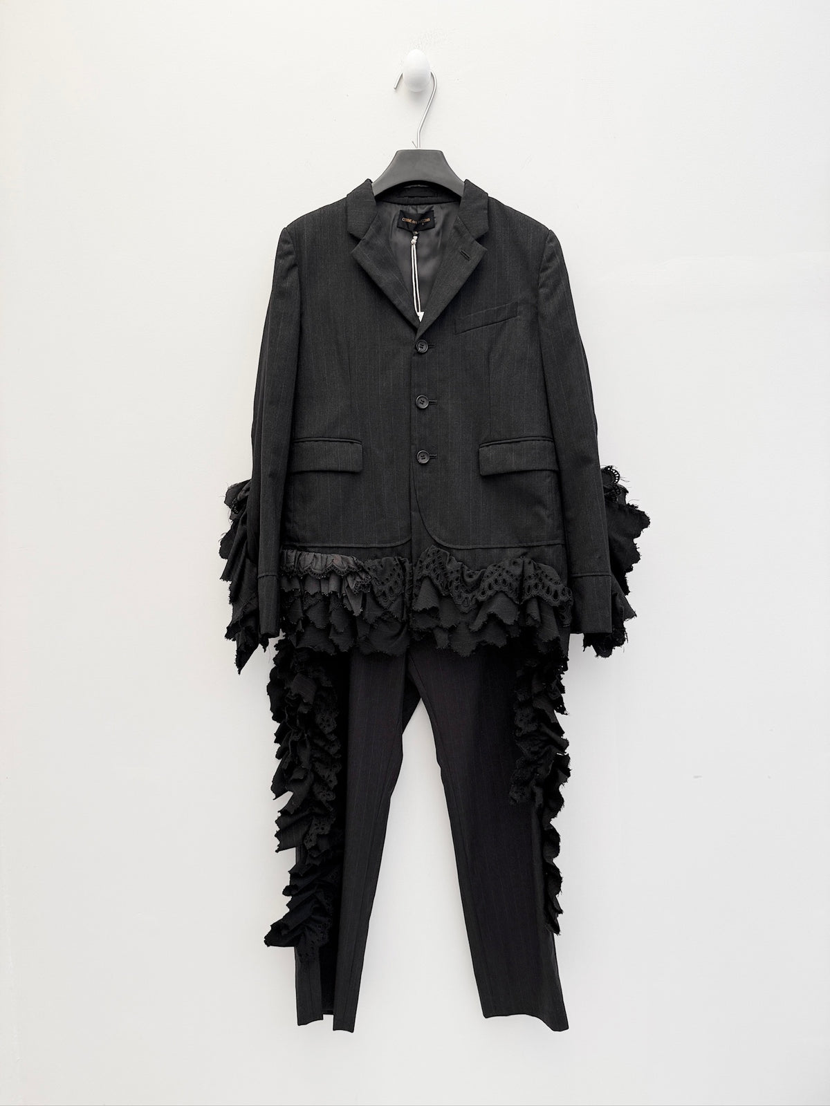 Comme des Garçons 2000FW “Hard and Forceful” Runway Ruffle Suit